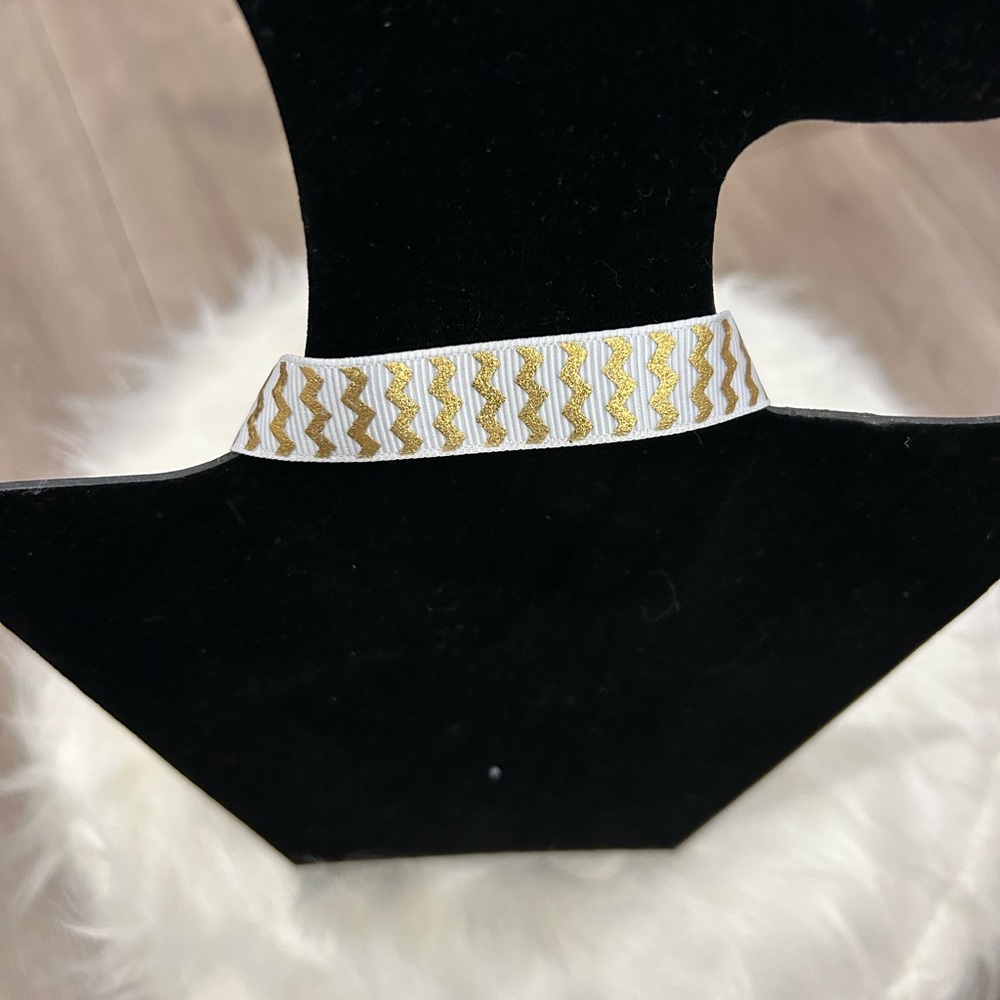 💥PRICE⬇️ CHOKER • Chevron Pattern • White & Gold • Handmade •